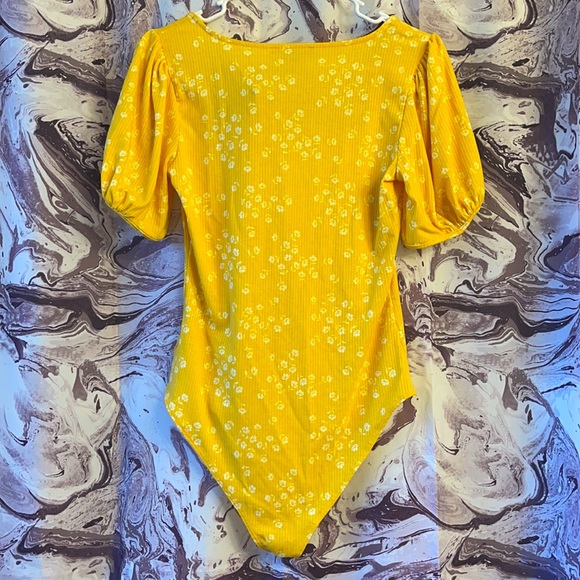 Floral Bodysuit 💛 - Picture 4 of 4